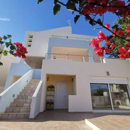 Villa Cozy 4 Bedroom With Pool