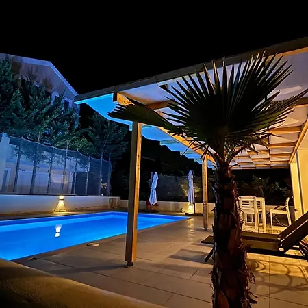 Villa Cozy 4 Bedroom With Pool *